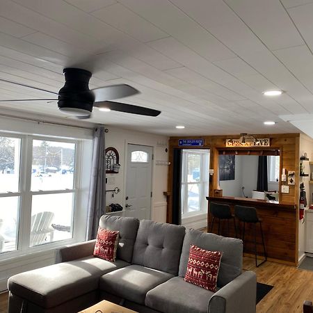 Our Place Up North Bnb Хантсвилл Экстерьер фото
