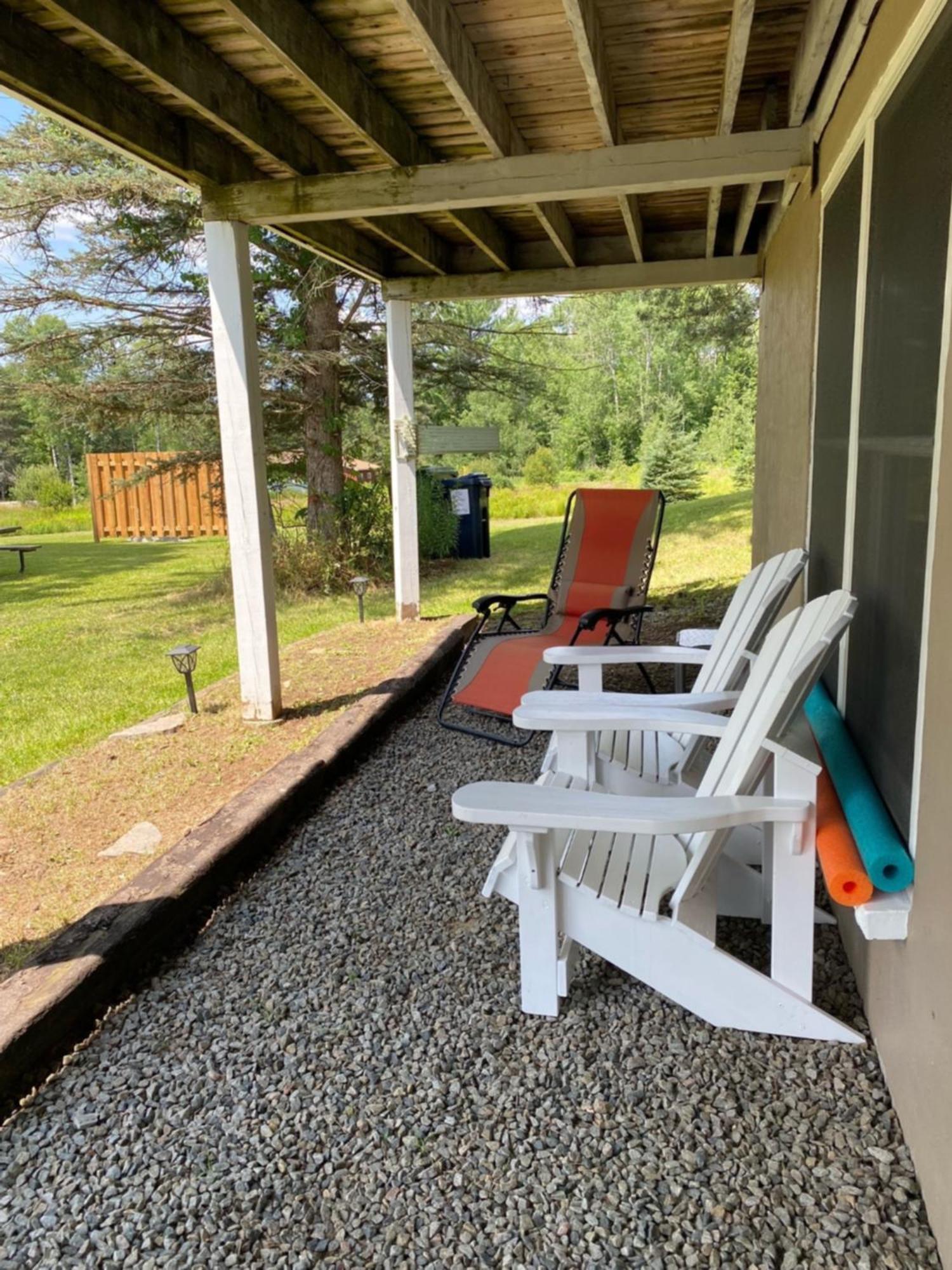 Our Place Up North Bnb Хантсвилл Экстерьер фото