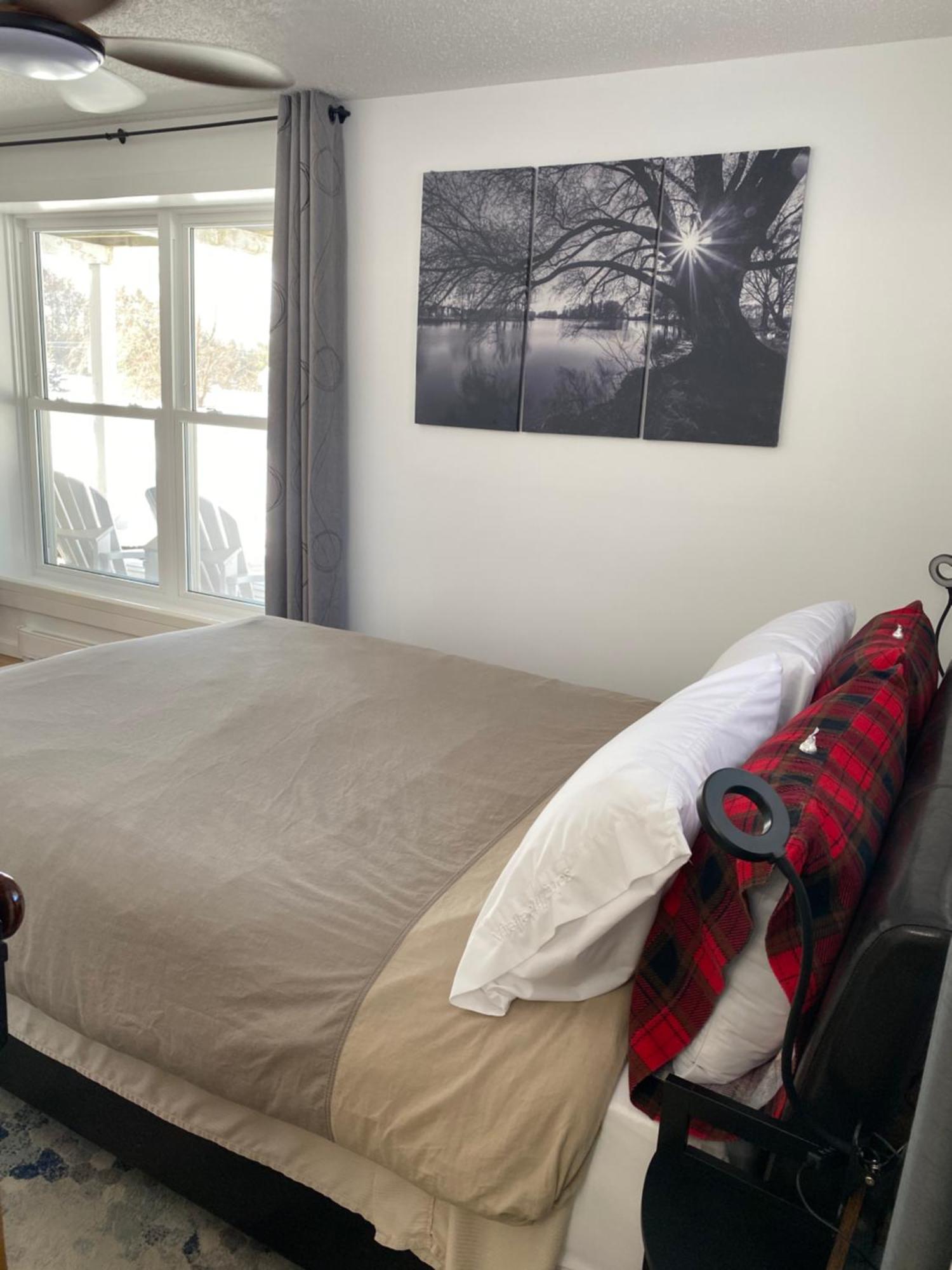 Our Place Up North Bnb Хантсвилл Экстерьер фото