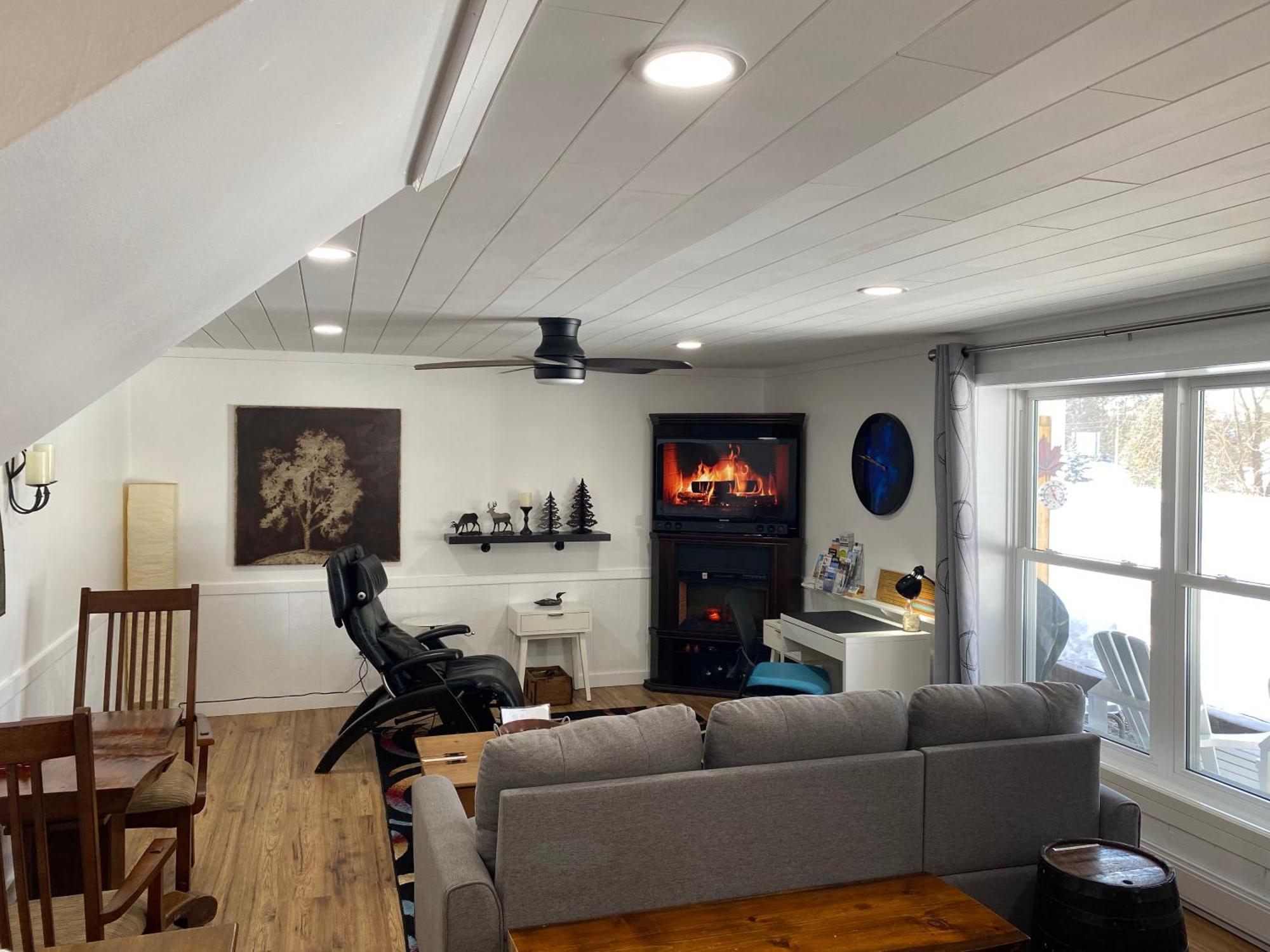Our Place Up North Bnb Хантсвилл Экстерьер фото