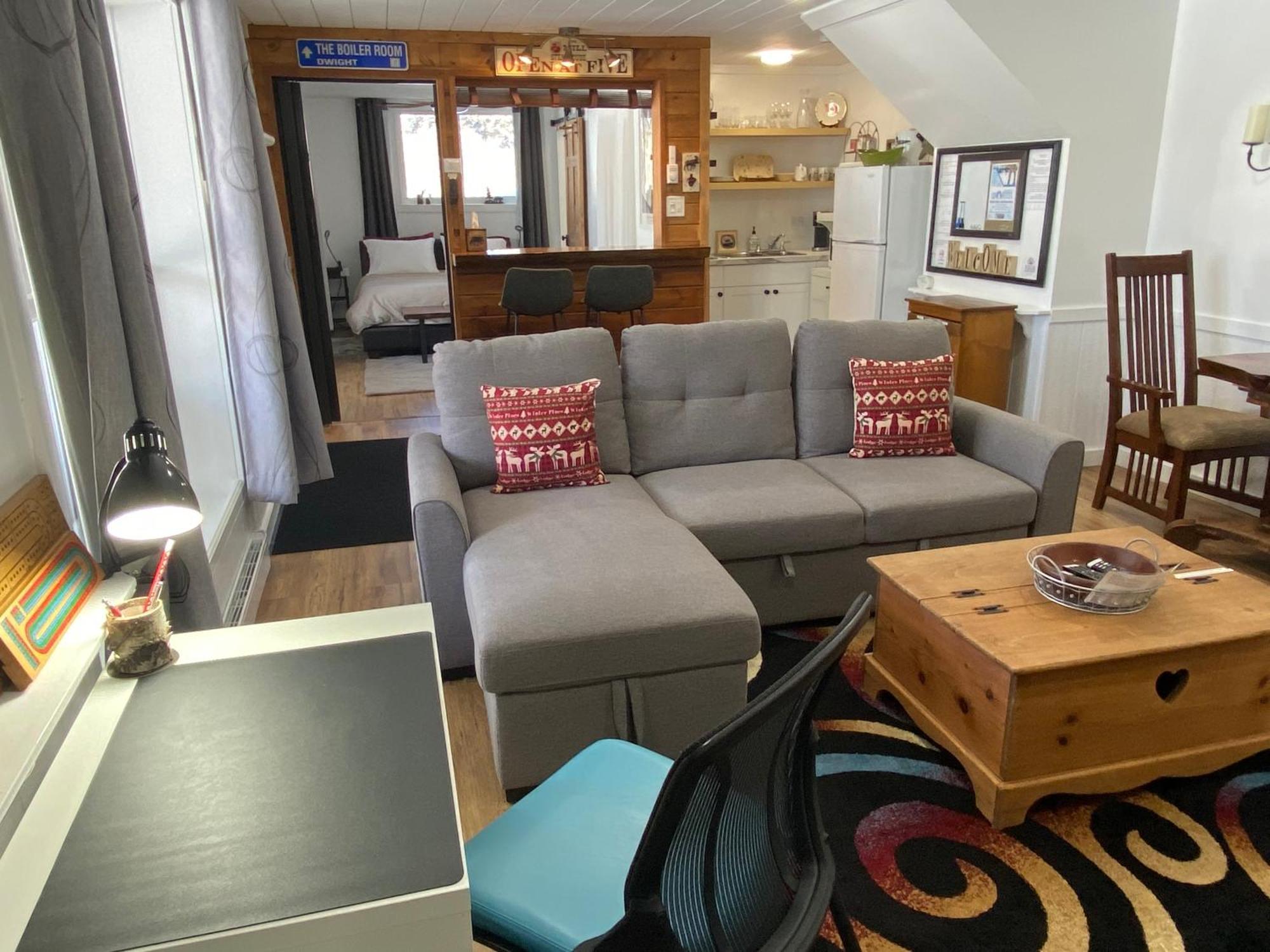 Our Place Up North Bnb Хантсвилл Экстерьер фото