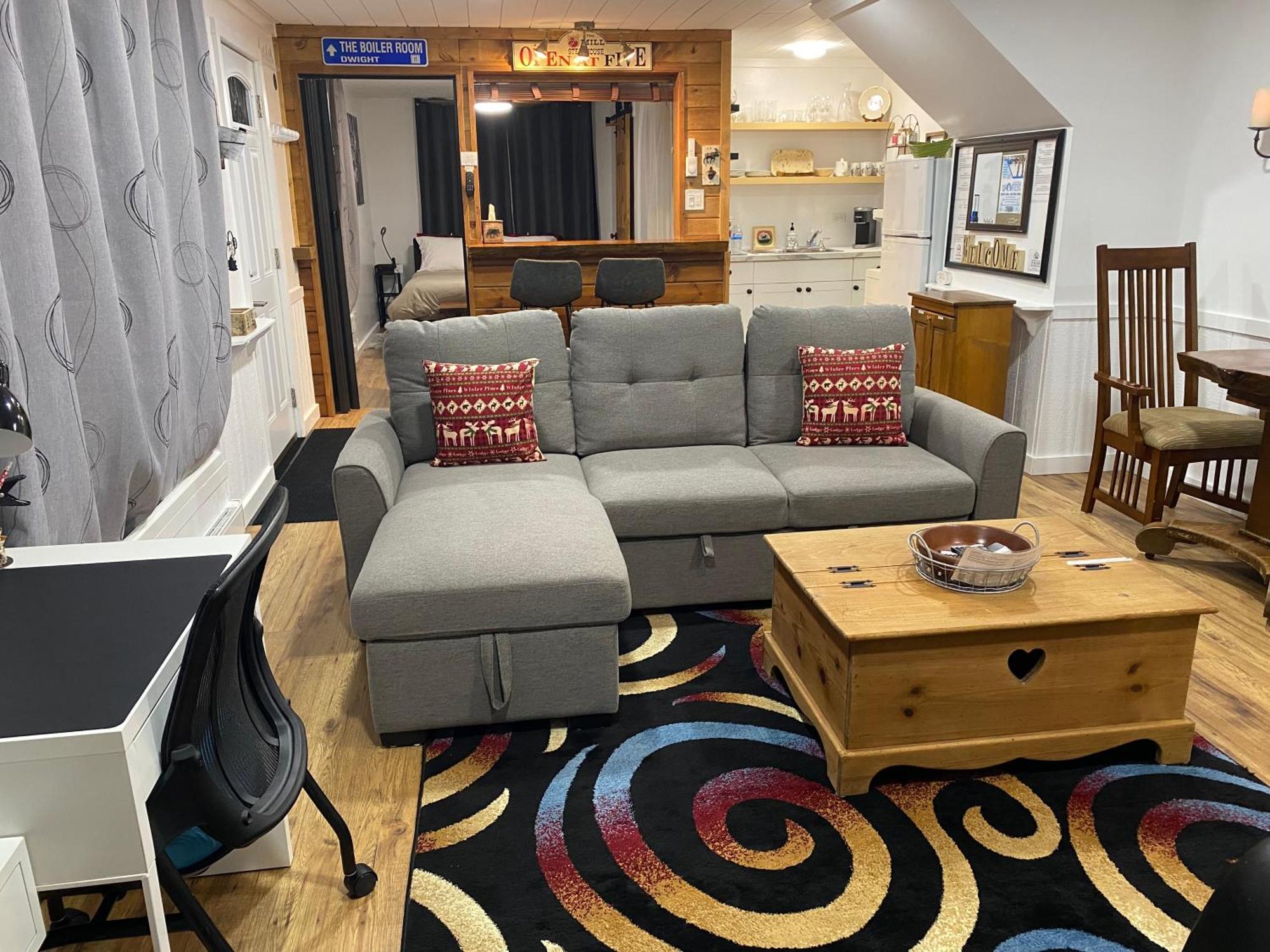 Our Place Up North Bnb Хантсвилл Экстерьер фото
